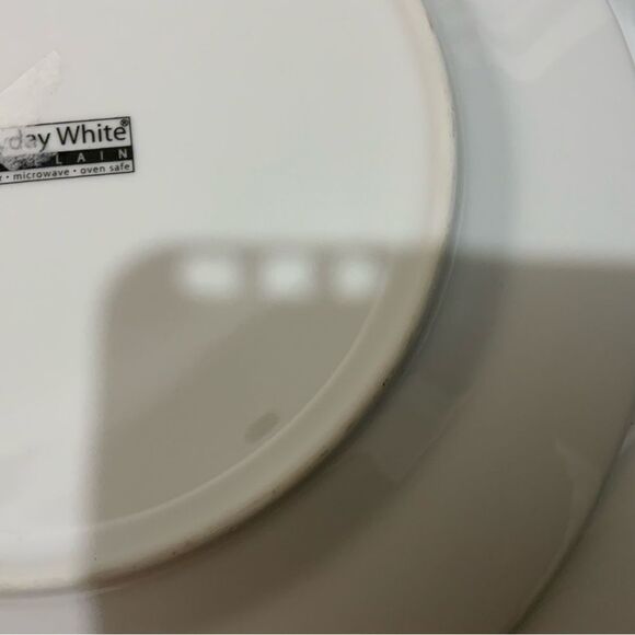 Everyday White Dinner Plate 11" Porcelain EUC set of 2 G5 - Picture 4 of 4